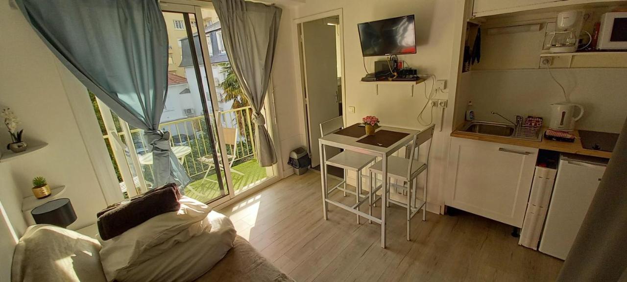 Au Petit Repere Palois -Studio - Centre Ville-Balcon-Wifi Fibre Pau Exterior photo